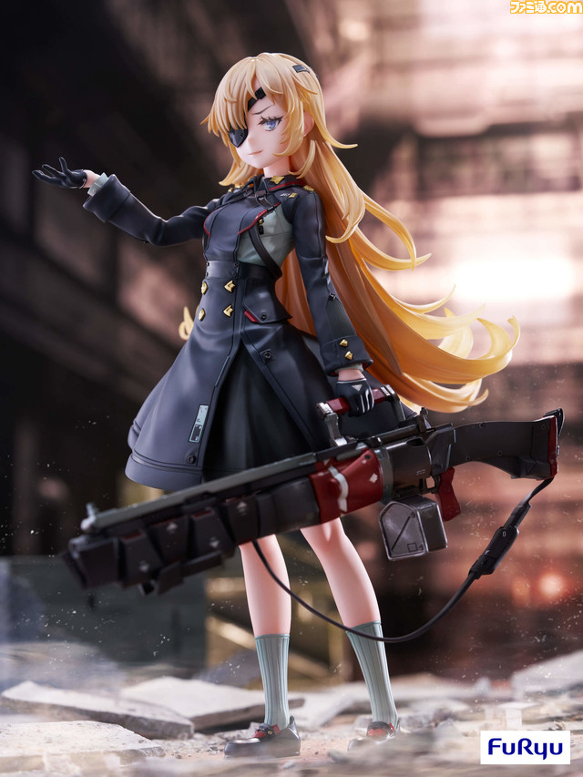 『NIKKE』ギロチンの1/7スケールフィギュアが予約開始。不敵な笑みの表情、衣装や眼帯などに描かれたロゴを丁寧に再現