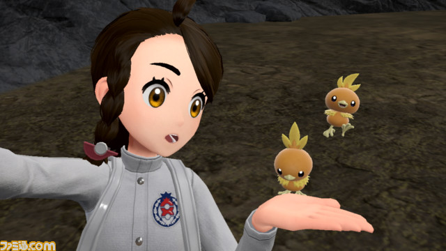 【ポケモンSV】DLC『ゼロの秘宝』“後編・藍の円盤”先行レビュー。「ブルーベリー学園はポケモンバトルに力を入れている」はガチだった。歴代の伝説のポケモン登場。ポケモンになりきって遊べる新要素“シンクロマシン”にも注目。