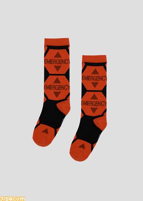 『エヴァ』グラニフとのコラボアパレルが12月19日より発売。第4の使徒ニットやリリスシャツ、「エヴァに乗れ」キャップなど、個性あふれる全20アイテムが展開