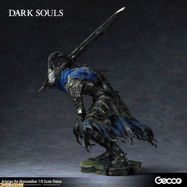 『ダークソウル』の深淵歩きアルトリウスが1/6スケールで立体化。本日(12/14)より予約受付を開始。だらんと垂れ下がった左腕と上半身を屈めたポーズは、登場ムービーを彷彿とさせる
