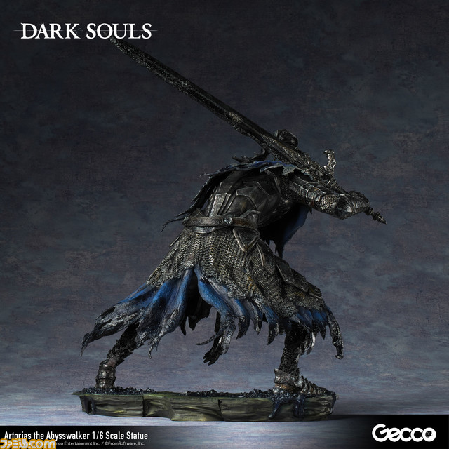 『ダークソウル』の深淵歩きアルトリウスが1/6スケールで立体化。本日(12/14)より予約受付を開始。だらんと垂れ下がった左腕と上半身を屈めたポーズは、登場ムービーを彷彿とさせる
