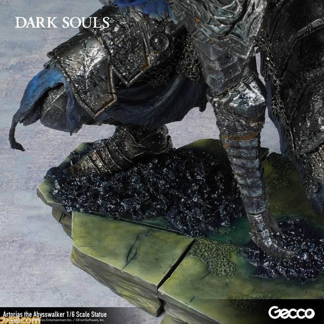 『ダークソウル』の深淵歩きアルトリウスが1/6スケールで立体化。本日(12/14)より予約受付を開始。だらんと垂れ下がった左腕と上半身を屈めたポーズは、登場ムービーを彷彿とさせる