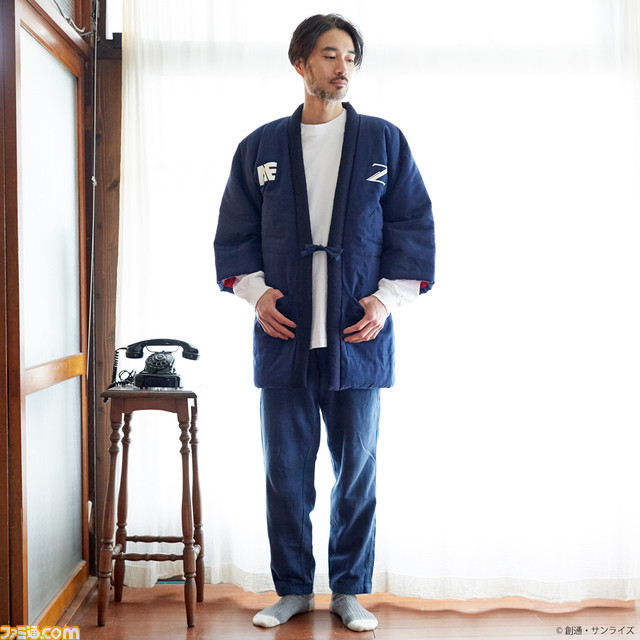 『Zガンダム』宮田織物とのコラボ半纏が12月16日より発売。背中には筆絵で描かれたZガンダム、キュベレイ、百式がデザイン