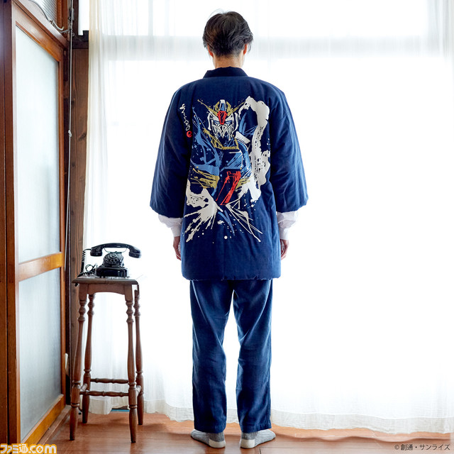 『Zガンダム』宮田織物とのコラボ半纏が12月16日より発売。背中には筆絵で描かれたZガンダム、キュベレイ、百式がデザイン