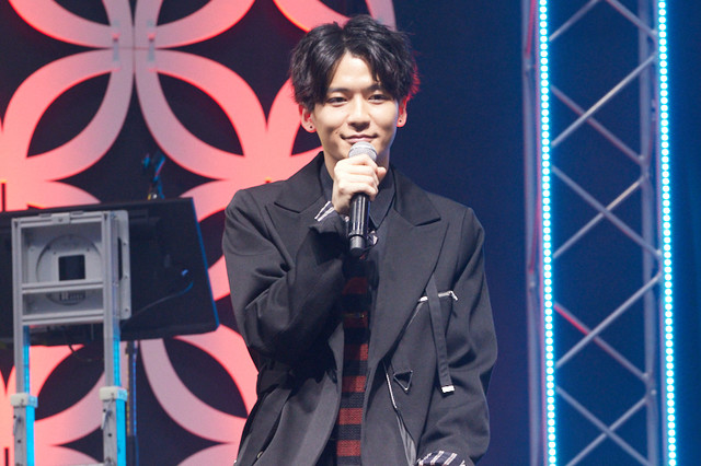 映画『チェンソーマン レゼ篇』発表にあわせ、レゼ役・上田麗奈が登場! ジャンプフェスタ2024『チェンソーマン』公式レポートが到着