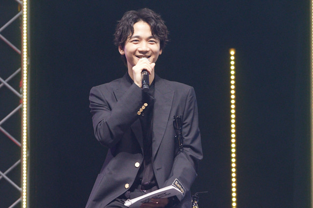 映画『チェンソーマン レゼ篇』発表にあわせ、レゼ役・上田麗奈が登場! ジャンプフェスタ2024『チェンソーマン』公式レポートが到着