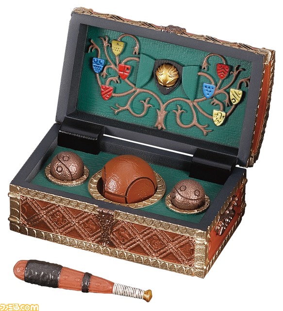 『ハリー・ポッター』ハリーやマルフォイが使用する魔法の箒がガチャで登場。持ち手部分の文字や特徴的な箒の形状は設定資料をもとに再現