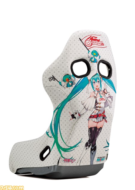 レーシングミク2023の自動車用スポーツシートが本日(1/15)受注スタート。『ライザ』キャラデザのトリダモノのイラストを使用