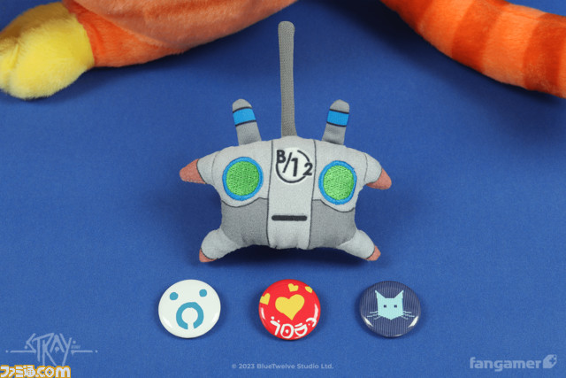 『Stray』猫のぬいぐるみが発売、B-12を収納できる取り外し可能なハーネス付き。『メグとばけもの』『ヴァンサバ』など4作品の最新グッズが本日（1/29）より販売