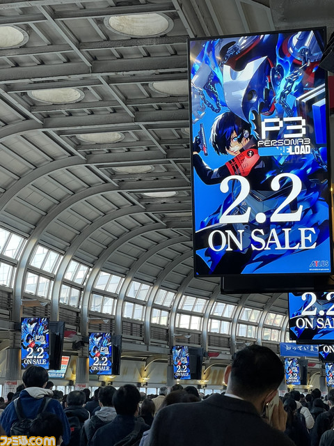 『ペルソナ3 リロード』JR品川駅と半蔵門線渋谷駅に大規模広告を掲出。縦型ビジョンに主人公やアイギスなど特別課外活動部メンバーが登場