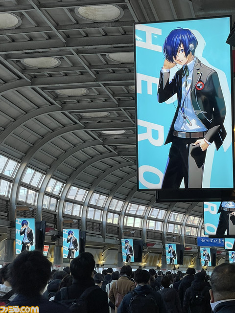 『ペルソナ3 リロード』JR品川駅と半蔵門線渋谷駅に大規模広告を掲出。縦型ビジョンに主人公やアイギスなど特別課外活動部メンバーが登場
