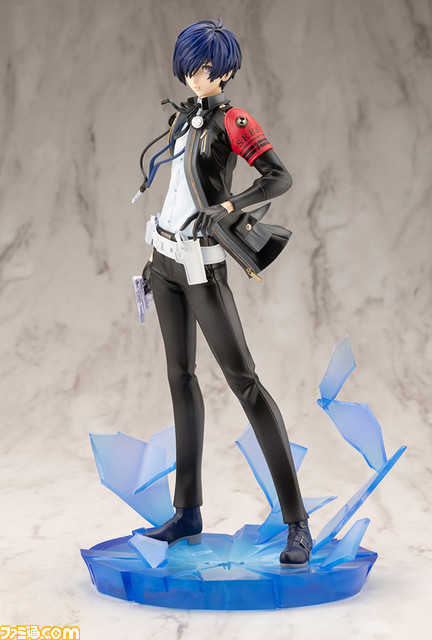 『ペルソナ3 リロード』主人公がフィギュア化。凛々しい表情で召喚器を構えた姿、腕章や新戦闘服を再現。エビテン特典としてB2タペストリーが付属