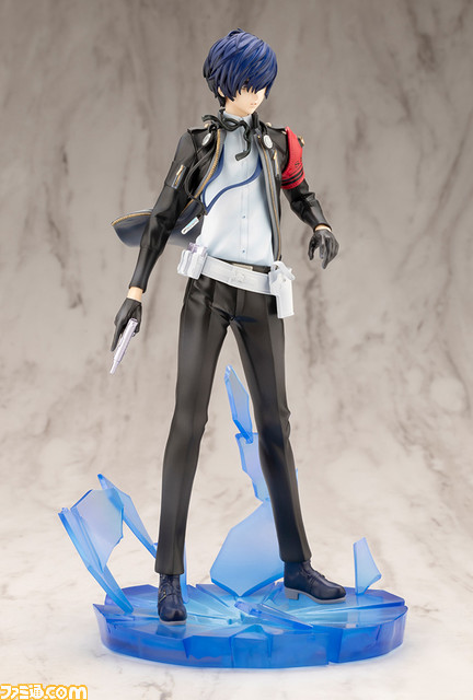 『ペルソナ3 リロード』主人公がフィギュア化。凛々しい表情で召喚器を構えた姿、腕章や新戦闘服を再現。エビテン特典としてB2タペストリーが付属