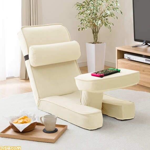 ニトリ“ゲーミング座椅子2”ベロア素材モデルを販売中。テーブル付きでゲームやPC作業もはかどる