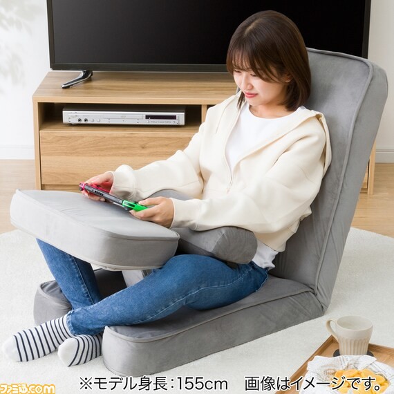 ニトリ“ゲーミング座椅子2”ベロア素材モデルを販売中。テーブル付きでゲームやPC作業もはかどる