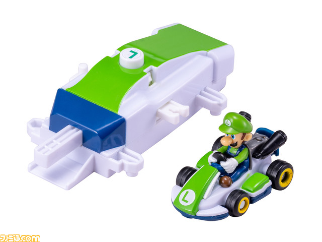 『マリオカート』のトミカが2024年3月に発売。マリオ、ルイージ、ヨッシーのカートが登場。専用シューターで発射し、ドリフト走行が可能