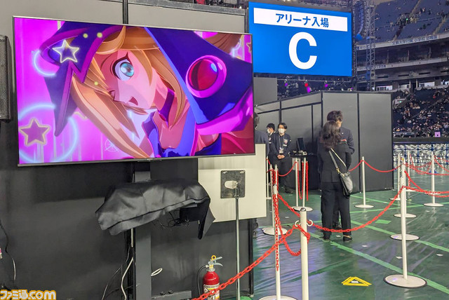 ブラック・マジシャン・ガール、そしてブルーアイス・ホワイト・ドラゴンに圧倒される! VR『遊戯王デュエルリンクス』体験リポート