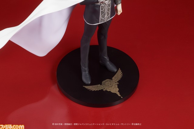 『銀河英雄伝説』皇帝ラインハルトがフィギュア化。豪奢な金髪や蒼氷色の瞳が忠実に再現。ロケットペンダントを持つ姿が美しい