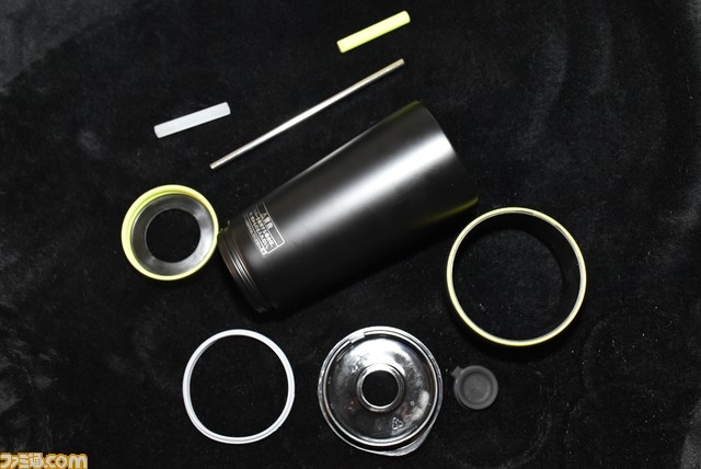 【ゲーミング魔法瓶】倒れぬ、こぼれぬ、邪魔をせぬ。「ゲームしながらドリンクを飲むためのタンブラー&ボトル」を追求したピーコック魔法瓶の本気