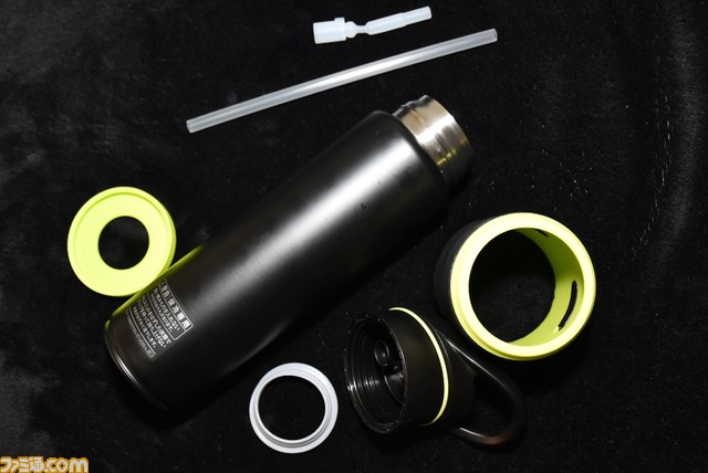 【ゲーミング魔法瓶】倒れぬ、こぼれぬ、邪魔をせぬ。「ゲームしながらドリンクを飲むためのタンブラー&ボトル」を追求したピーコック魔法瓶の本気