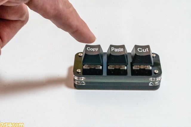 コピペ専用小型キーボード（Mac/iPad対応）発売。切り取り機能を付けた3ボタン版も