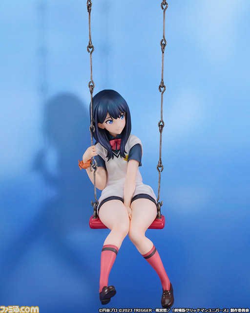 【壁にも飾れる】映画『グリッドマン ユニバース』宝多六花の1/7スケールフィギュアが2025年1月に発売。可愛らしい表情、ブランコに乗った姿を再現