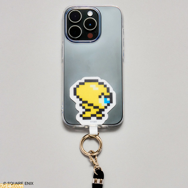 『サガ』スマホショルダーストラップが登場。せんせい、ひらめきマークのドット絵をデザイン。スクエニECサイトで予約受付中