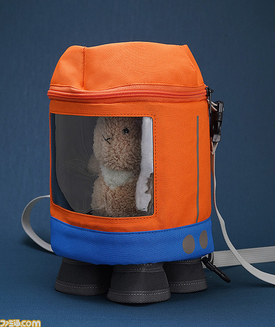 『映像研には手を出すな!』の大童澄瞳デザインの宇宙船型リュックが登場。ぬいぐるみを搭載可能。相棒とともに、無限の彼方へ……