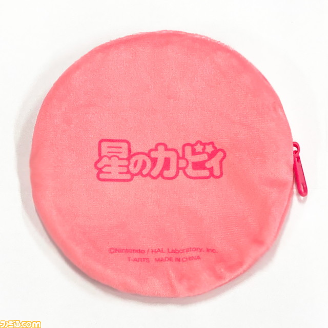 『星のカービィ』まんまるポーチが登場。カービィたちのキュートな顔をデザインしたふわふわ素材のアイテム。4月中旬よりガチャで発売