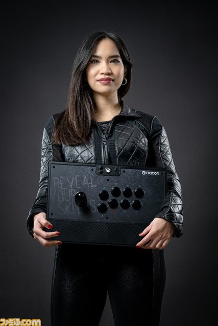 PS公式ライセンス取得のアケコンが予約開始。プロゲーマーKAYANE監修のゲーム競技者用に設計されたデザイン。ボタン割り当てを変更できるアプリが付属