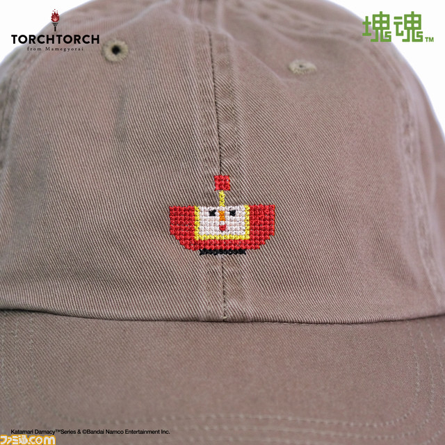 『塊魂』コラボアパレルが発売。せっせと塊を転がす王子を刺繍したパーカーをはじめ、王子やミソのまなざしがかわいいキャップがラインアップ