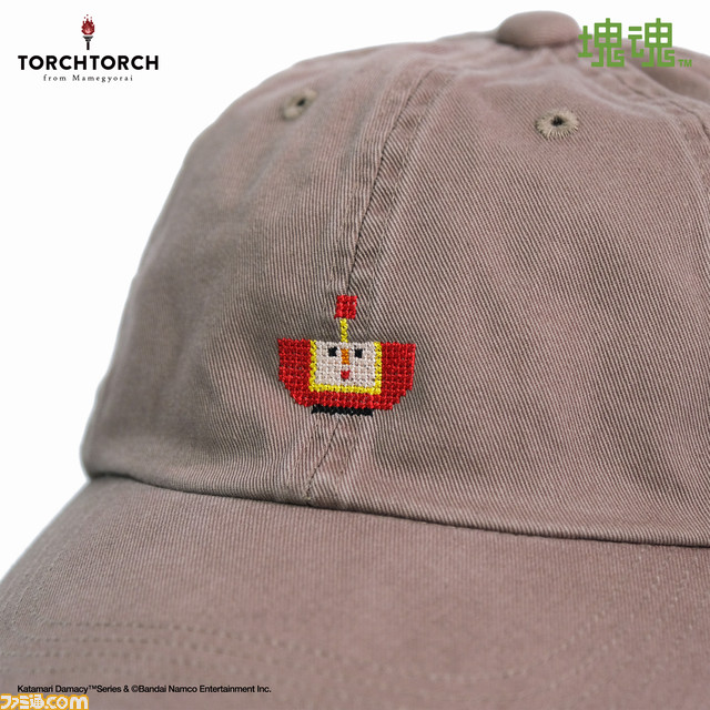 『塊魂』コラボアパレルが発売。せっせと塊を転がす王子を刺繍したパーカーをはじめ、王子やミソのまなざしがかわいいキャップがラインアップ