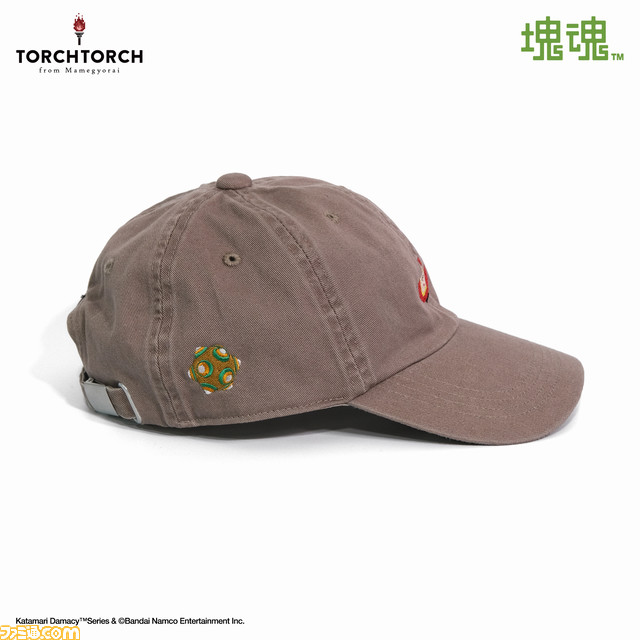 『塊魂』コラボアパレルが発売。せっせと塊を転がす王子を刺繍したパーカーをはじめ、王子やミソのまなざしがかわいいキャップがラインアップ