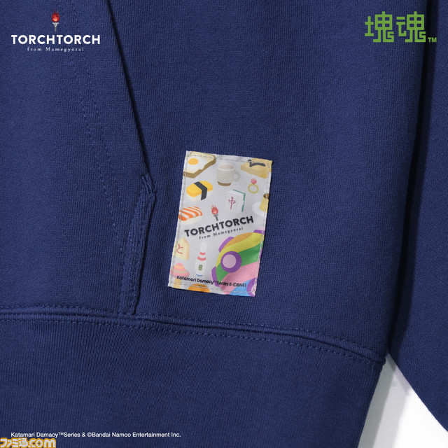 『塊魂』コラボアパレルが発売。せっせと塊を転がす王子を刺繍したパーカーをはじめ、王子やミソのまなざしがかわいいキャップがラインアップ