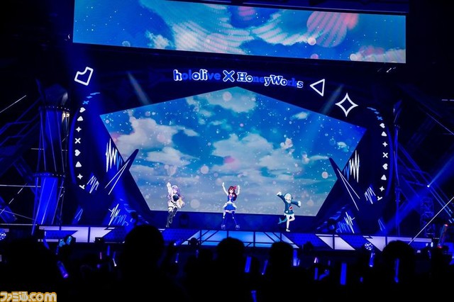 【ホロライブ】紫咲シオンさん(一部活動休止中)の生パフォーマンスで大盛り上がり。ホロライブ×ハニーワークスステージはかわいいを詰め込んだライブ