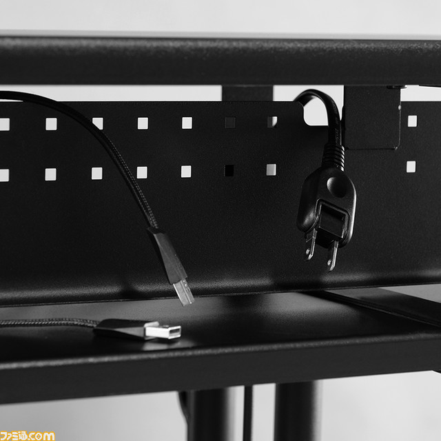 これでデスクまわりはスッキリ。デュアルモニターアームに対応したゲーマー向けモニター台が発売。ごちゃつく配線はスクリーンの裏側に収納可能