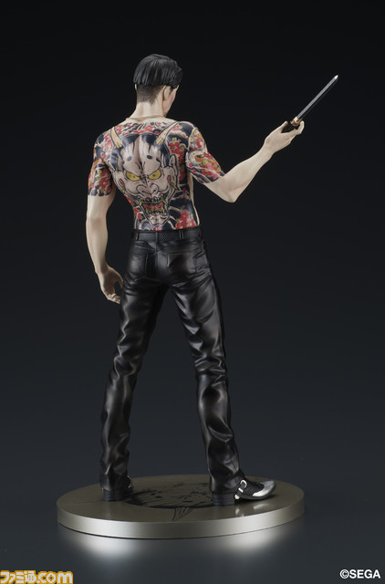 『龍が如く』真島吾朗のスタチューフィギュアが本日(4/17)より予約開始。おなじみ“般若”の刺青が目を引く嶋野の狂犬