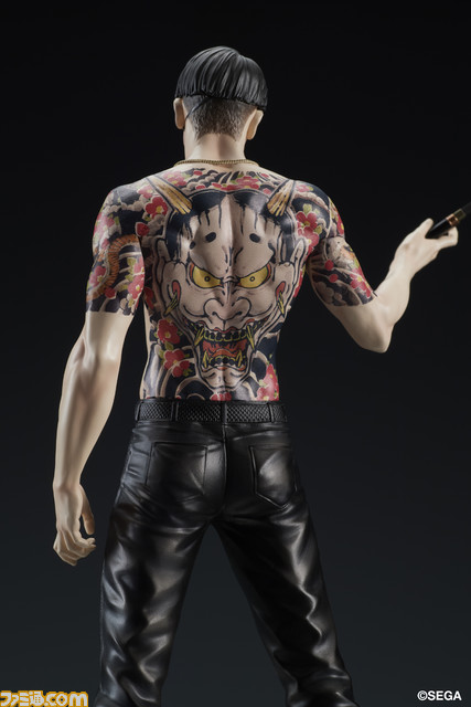 『龍が如く』真島吾朗のスタチューフィギュアが本日(4/17)より予約開始。おなじみ“般若”の刺青が目を引く嶋野の狂犬