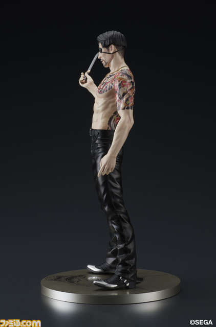 『龍が如く』真島吾朗のスタチューフィギュアが本日(4/17)より予約開始。おなじみ“般若”の刺青が目を引く嶋野の狂犬