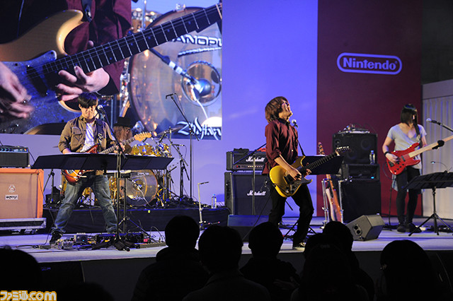 『スプラトゥーン』“Squid Squad”の楽曲や『2』の新曲がライブで! 「マリオカート8メドレー」も堪能できた、任天堂スペシャルロックバンドライブリポート【Nintendo Switch 体験会 2017】_02