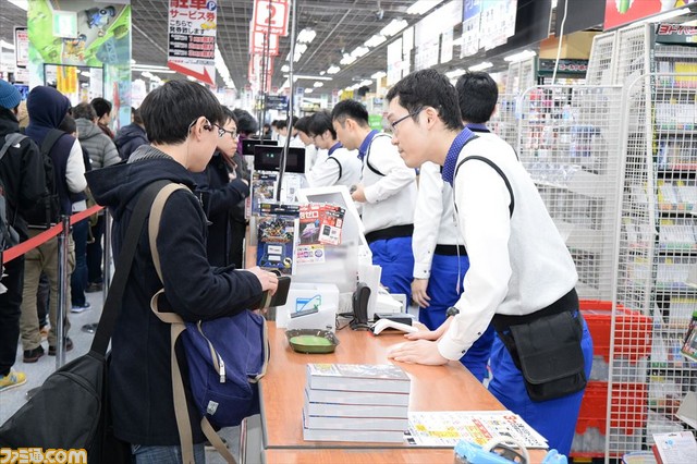 『モンスターハンターダブルクロス』が待ちきれない! ヨドバシカメラ マルチメディアAkibaは開店時には120人以上の行列が【『MHXX』発売日リポート】_05