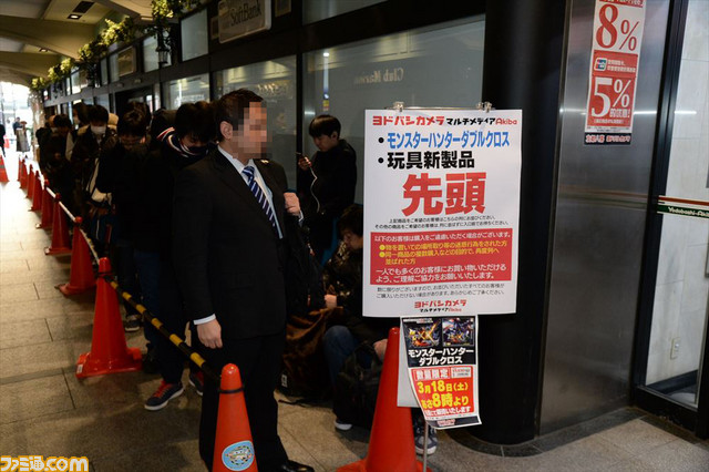 『モンスターハンターダブルクロス』が待ちきれない! ヨドバシカメラ マルチメディアAkibaは開店時には120人以上の行列が【『MHXX』発売日リポート】_02