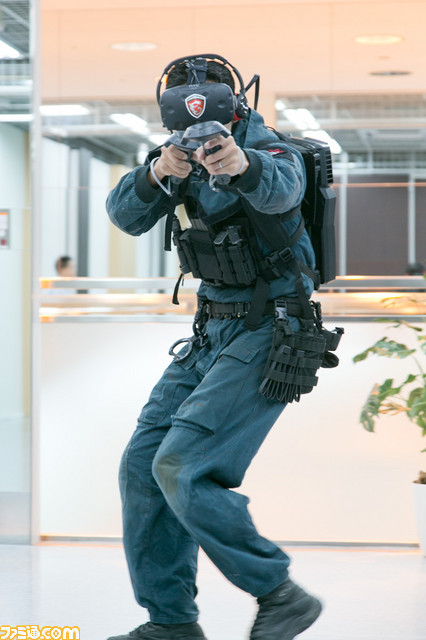 元特殊部隊員がバックパック型PC『VR One』でFPSをプレイ! 元プロの戦士に戦いかたとVRの未来を訊いた_07