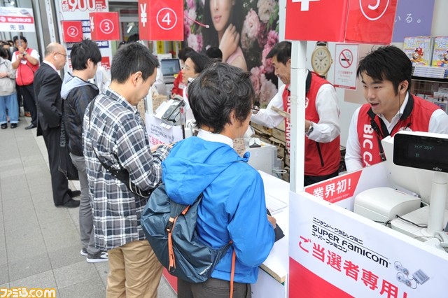 ミニスーファミがついに発売! ビックカメラ 有楽町店には1000人以上が詰めかけた!!【ミニスーファミ発売日リポート】_09