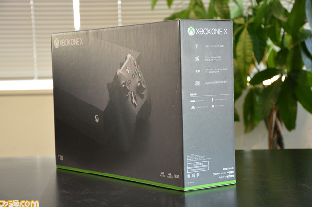 Xbox One Xの製品版が編集部に到着! さっそく本体構成をチェックしてみた!!_04