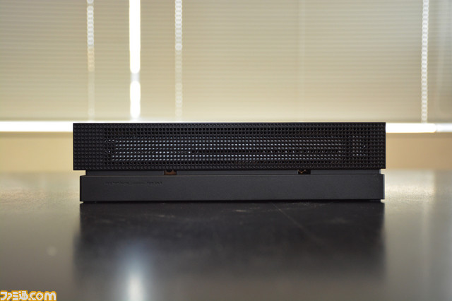 Xbox One Xの製品版が編集部に到着! さっそく本体構成をチェックしてみた!!_13