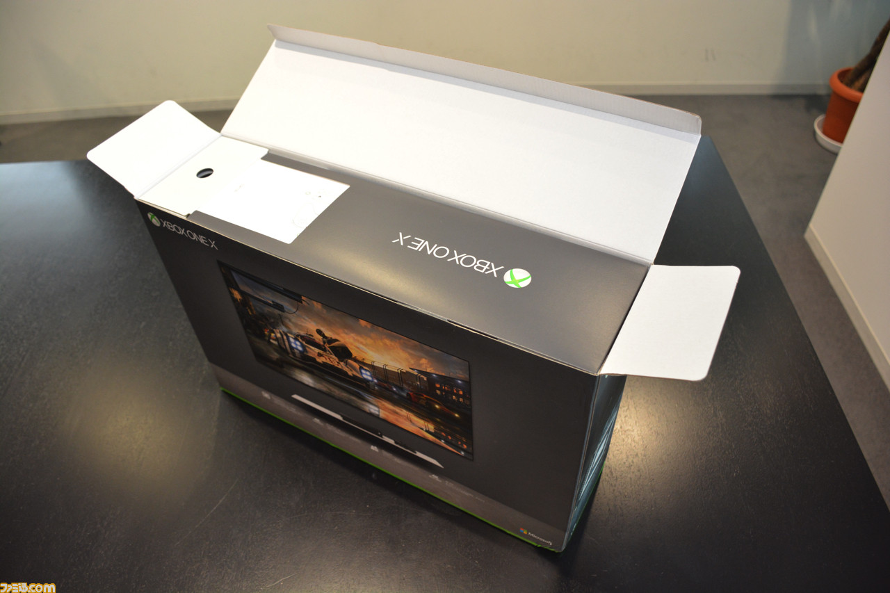 Xbox One Xの製品版が編集部に到着! さっそく本体構成をチェックしてみた!!_08