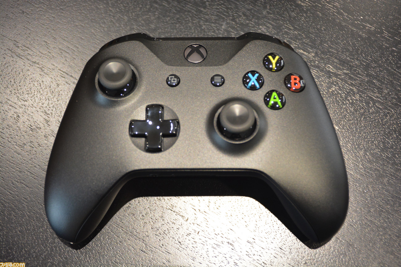 Xbox One Xの製品版が編集部に到着! さっそく本体構成をチェックしてみた!!_20