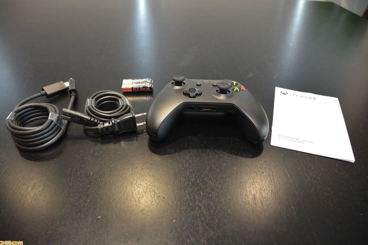 Xbox One Xの製品版が編集部に到着! さっそく本体構成をチェックしてみた!!_19