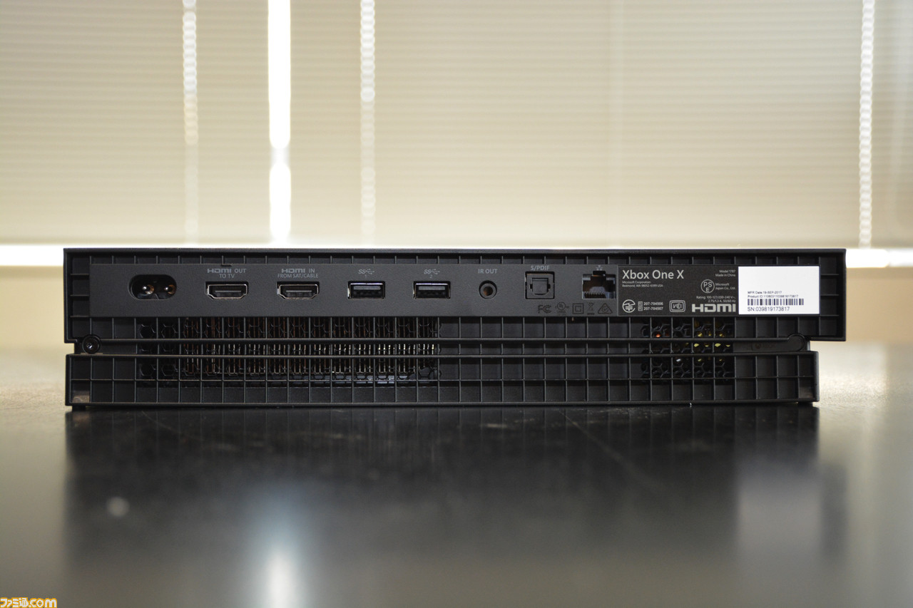 Xbox One Xの製品版が編集部に到着! さっそく本体構成をチェックしてみた!!_15